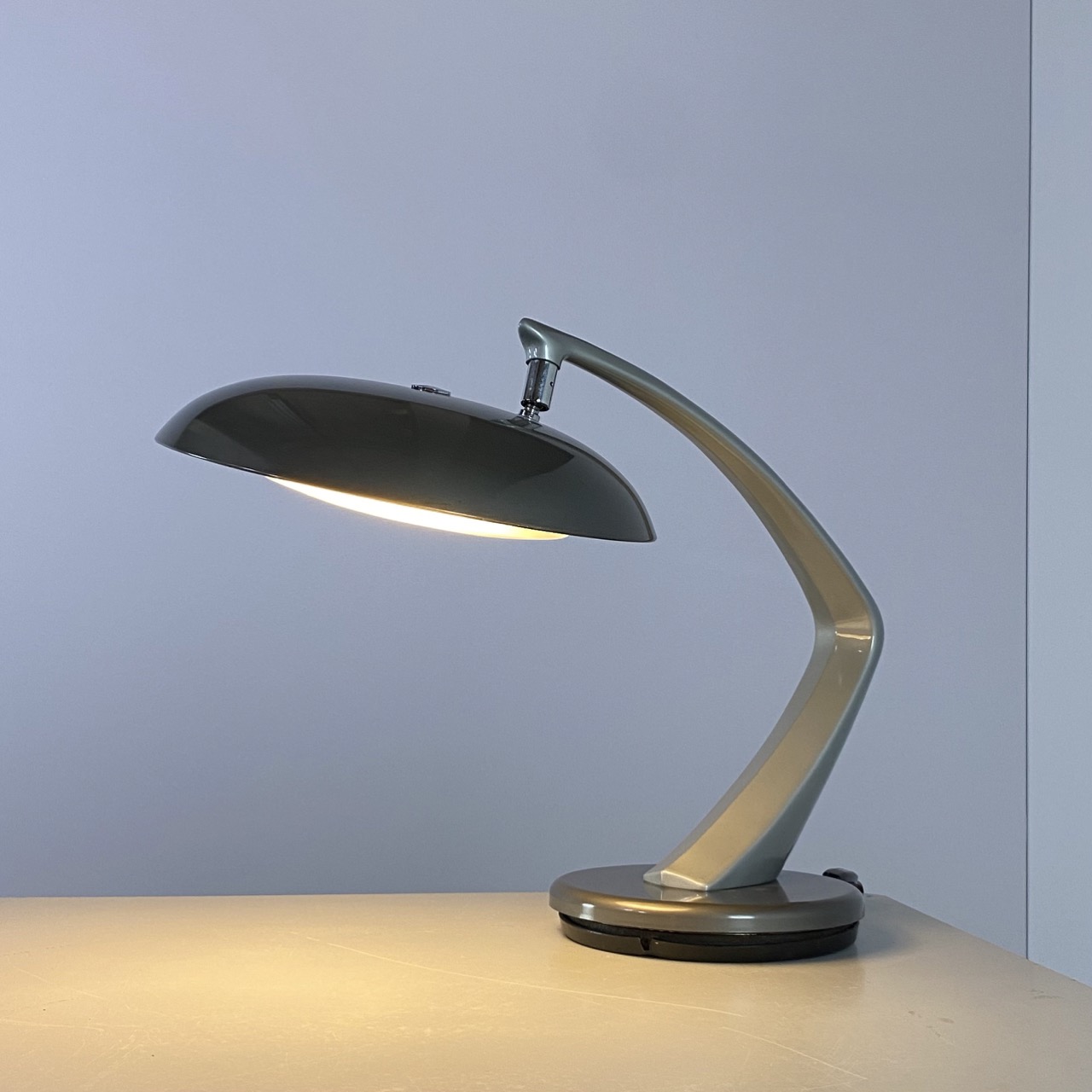 "Boomerang 64" Desk Lamp
