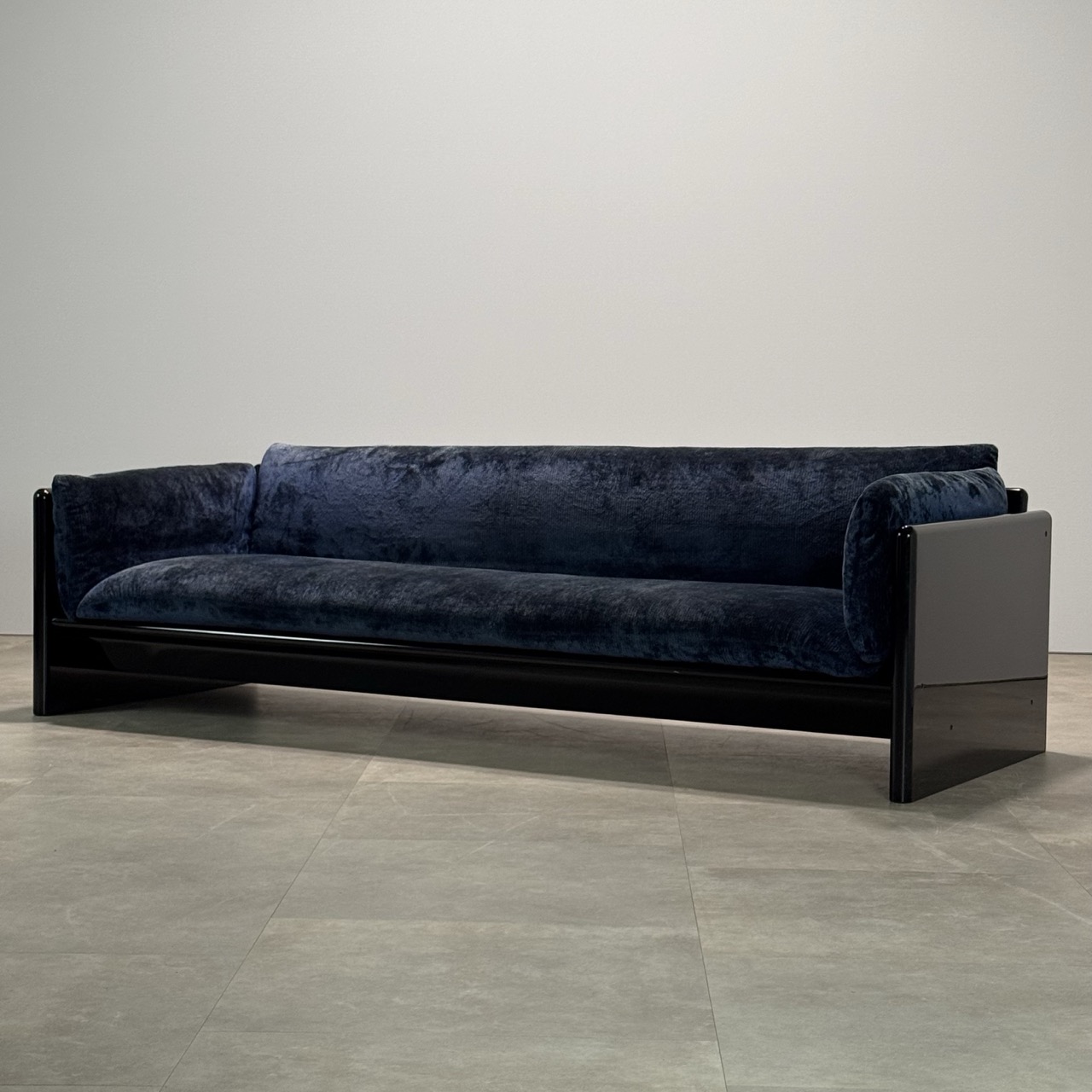 "Simone" Sofa