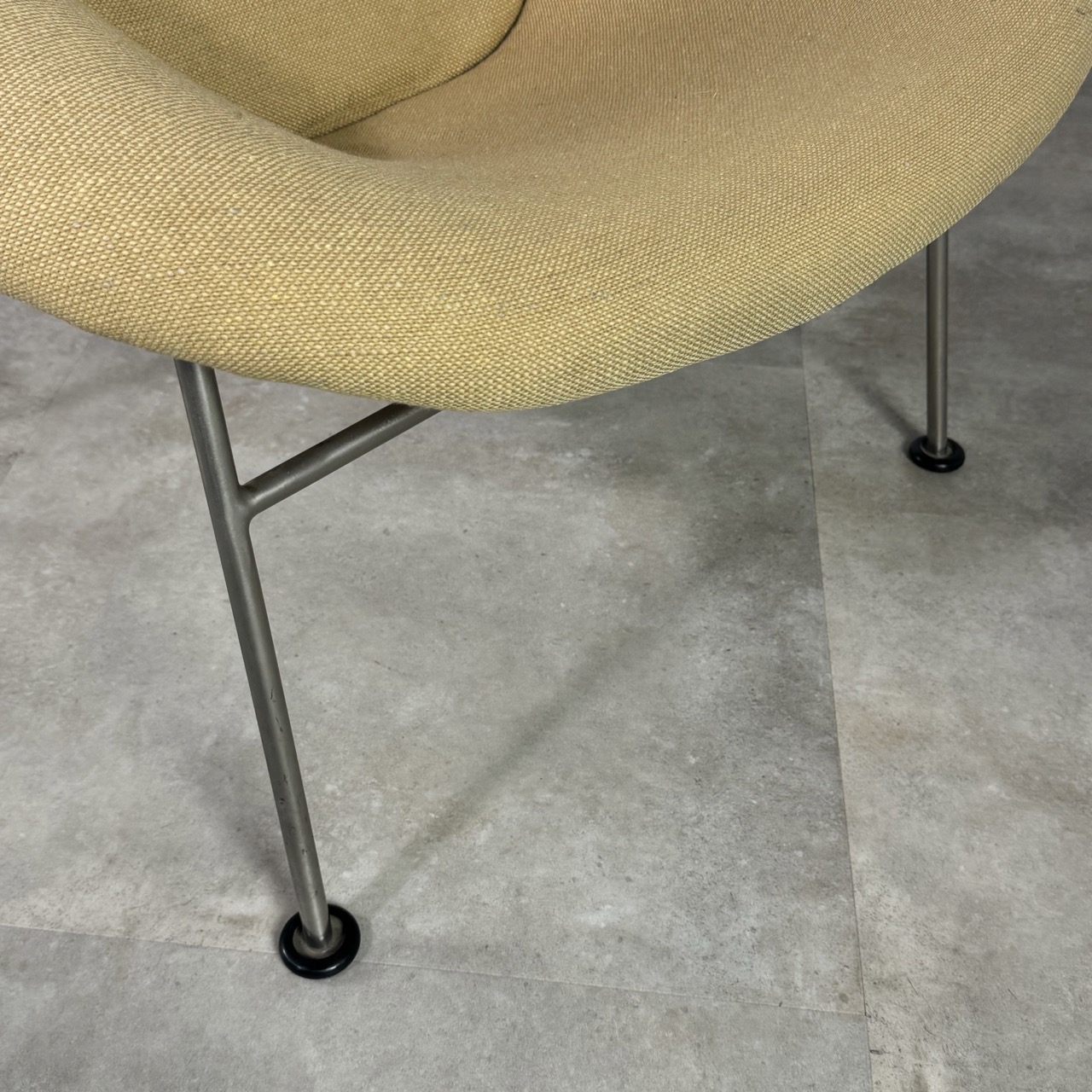 "F555" Easy Chair 