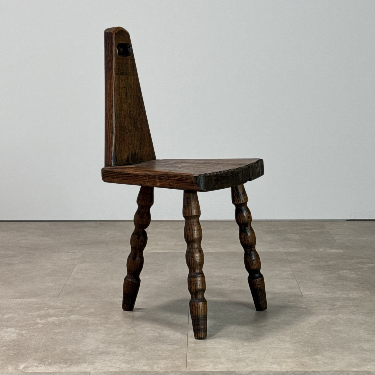 Brutalist Stool Spanish 