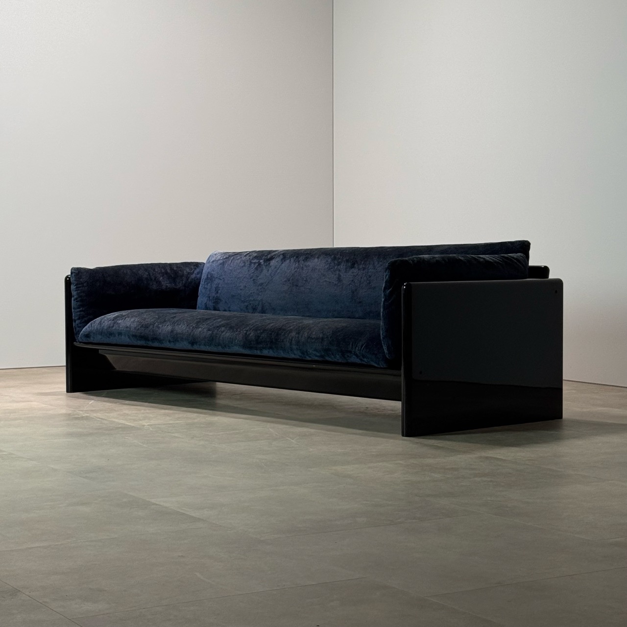 "Simone" Sofa