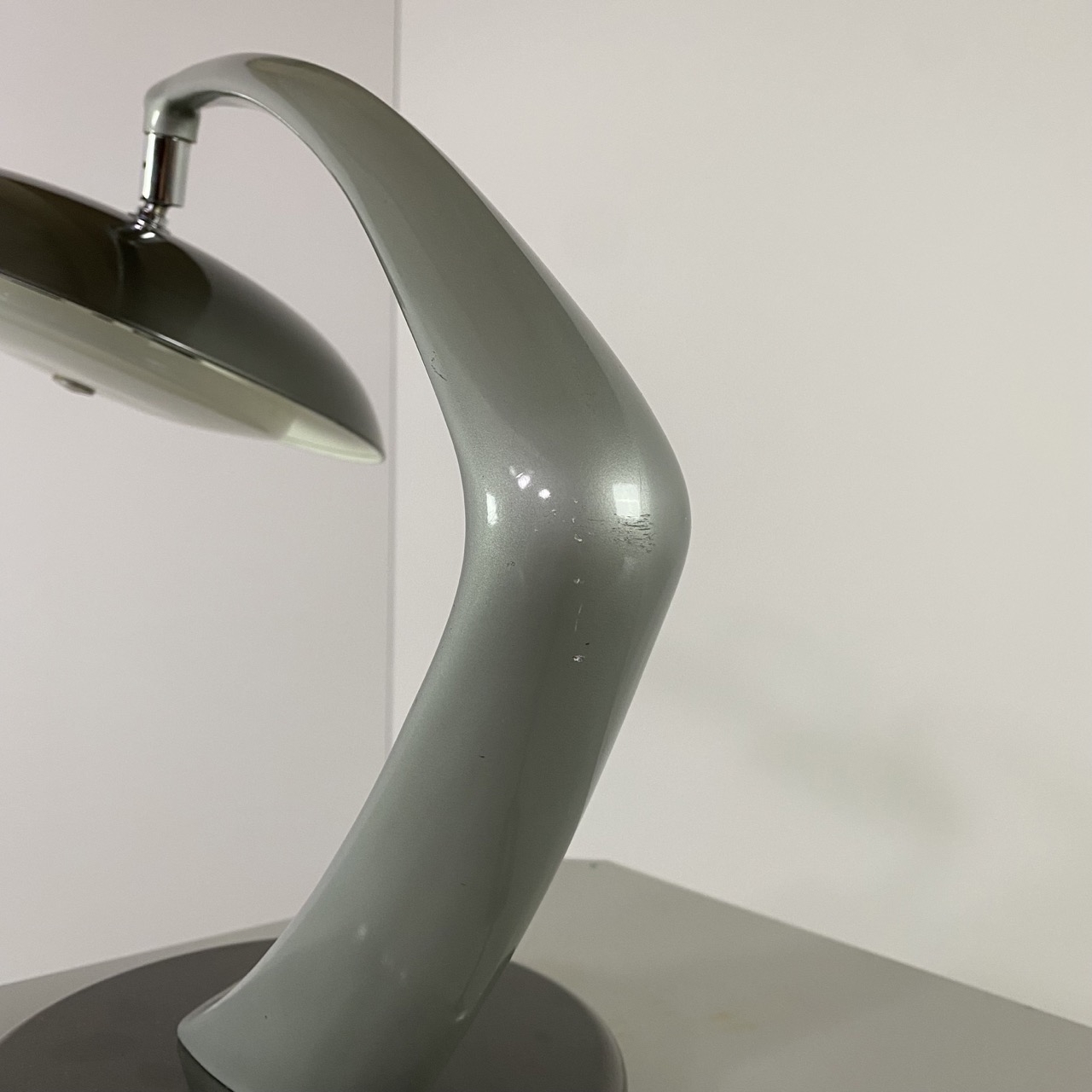 "Boomerang 64" Desk Lamp