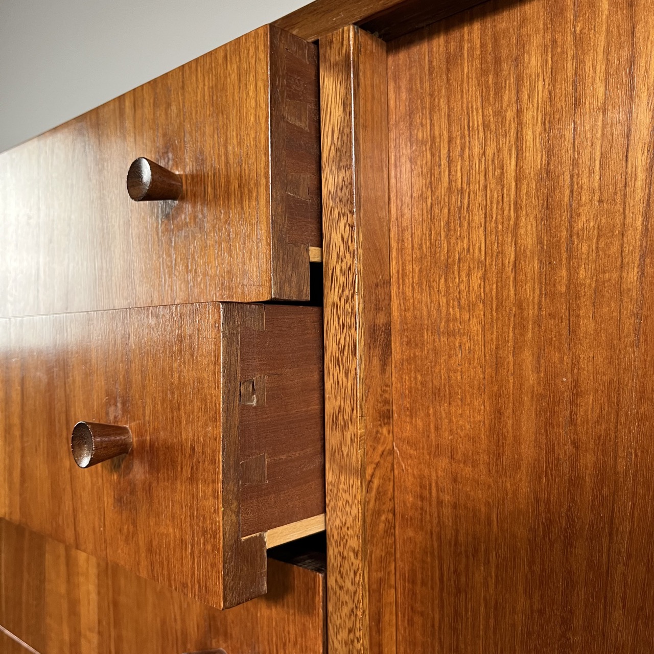 "CH-304" Cabinet "CH-304" Cabinet