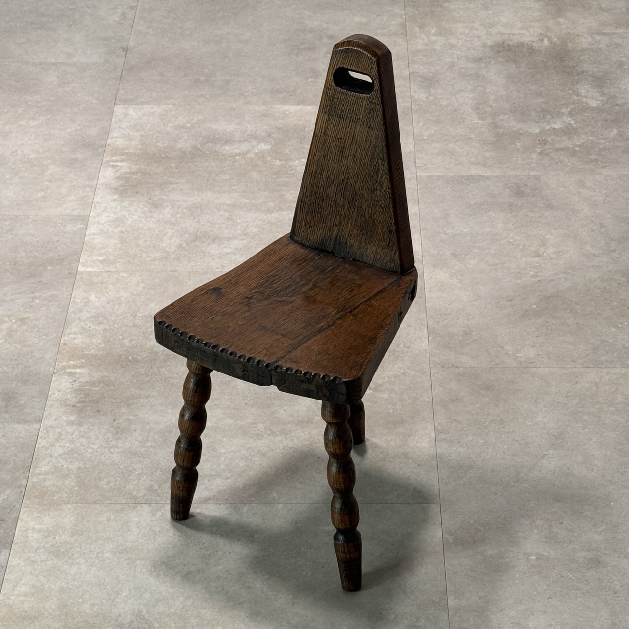 Brutalist Stool Spanish 