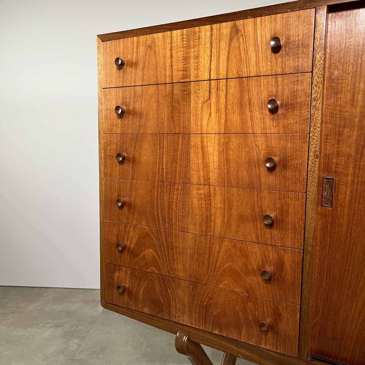 "CH-304" Cabinet "CH-304" Cabinet