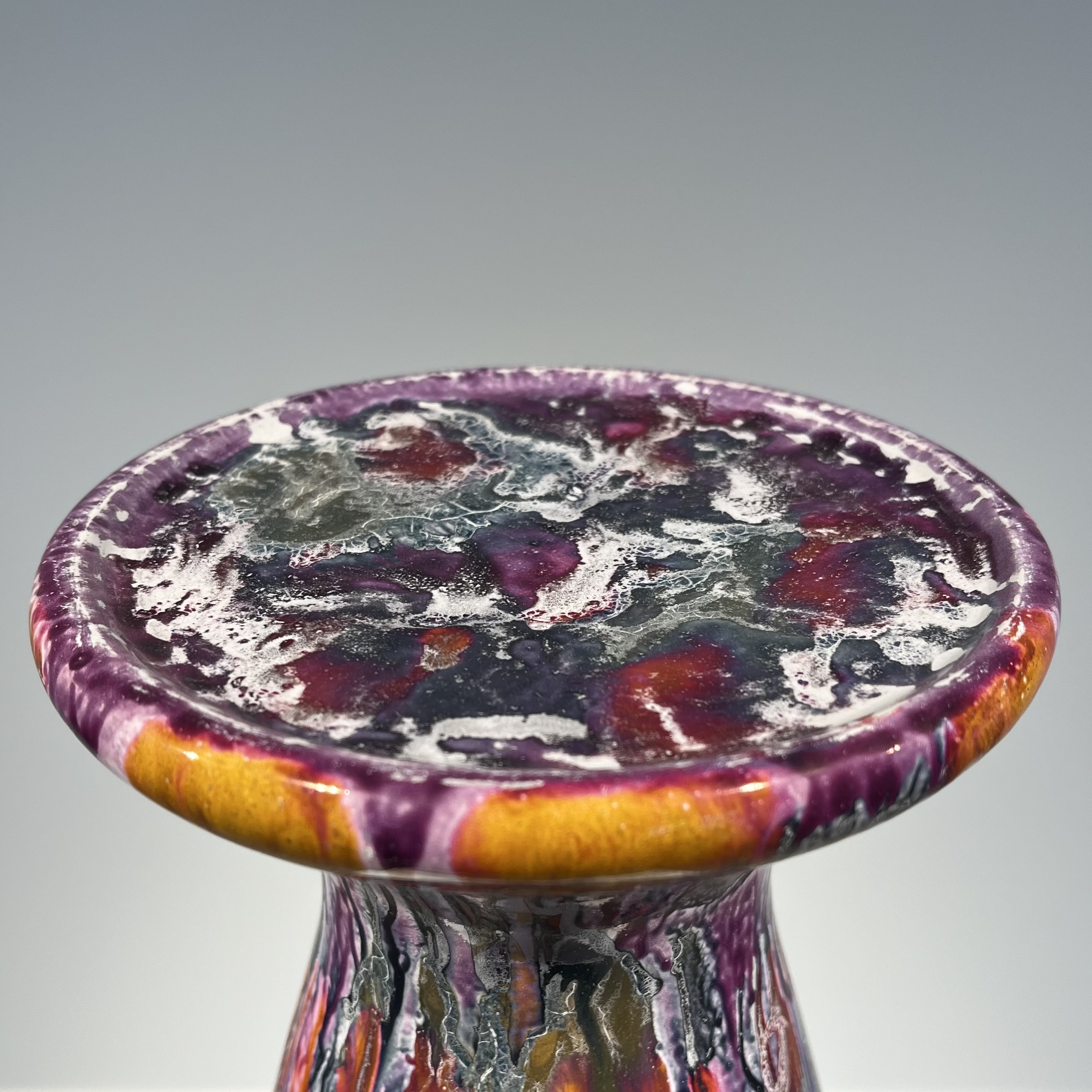 Ceramic pedestal