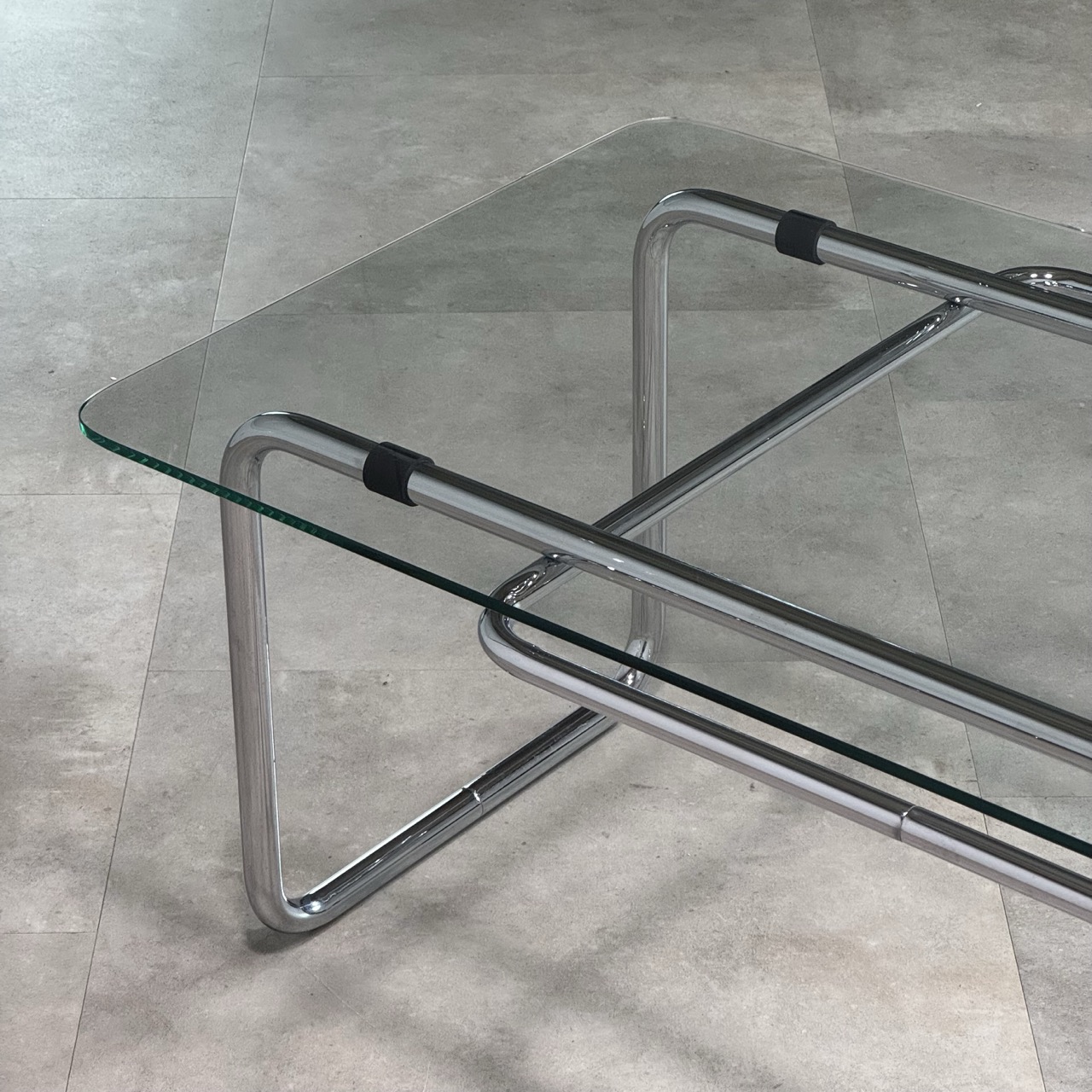 Contemporary Coffee Table "B18"