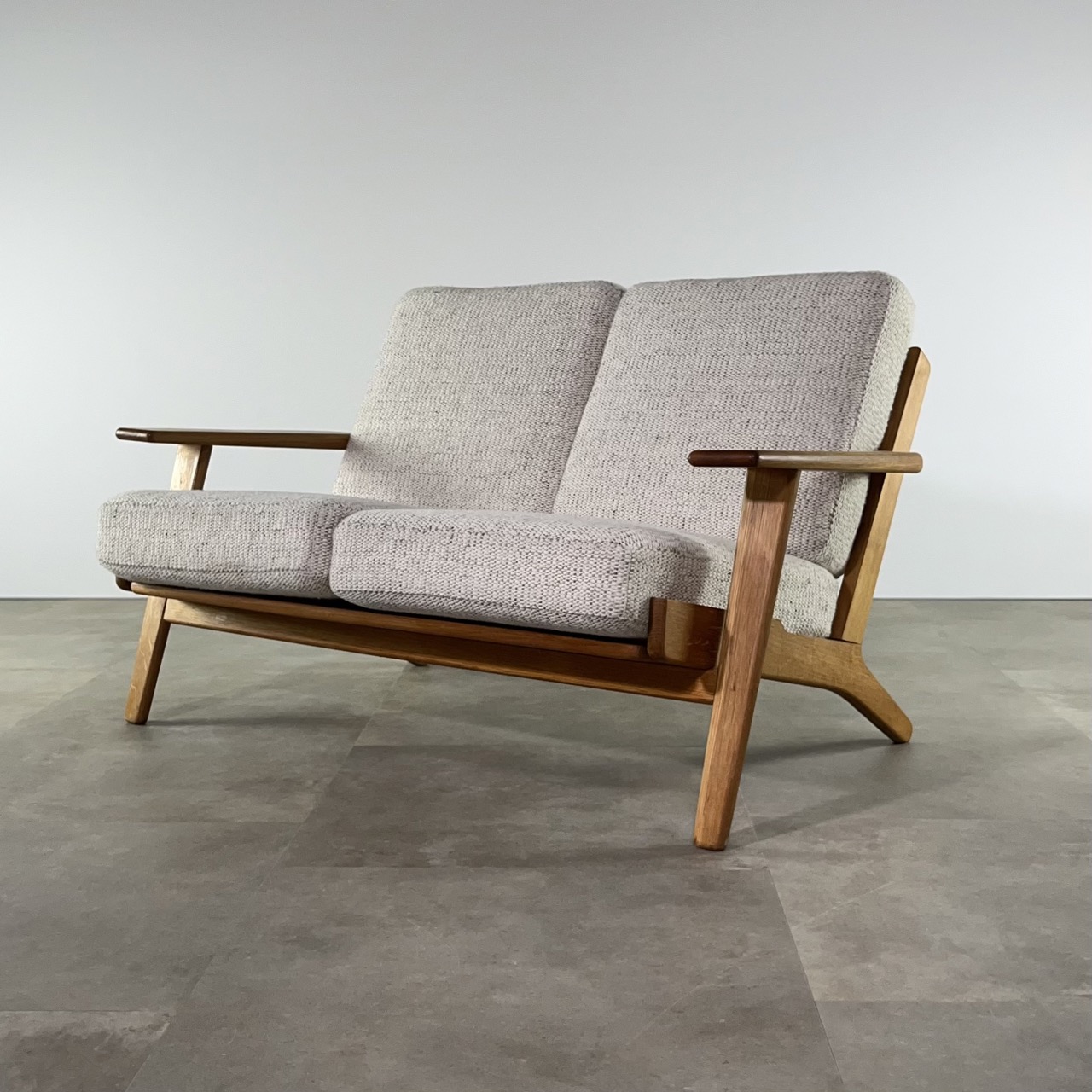 "GE290" Sofa