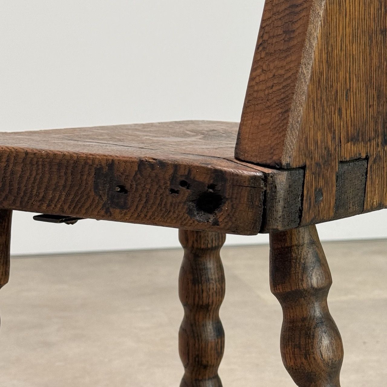 Brutalist Stool Spanish 