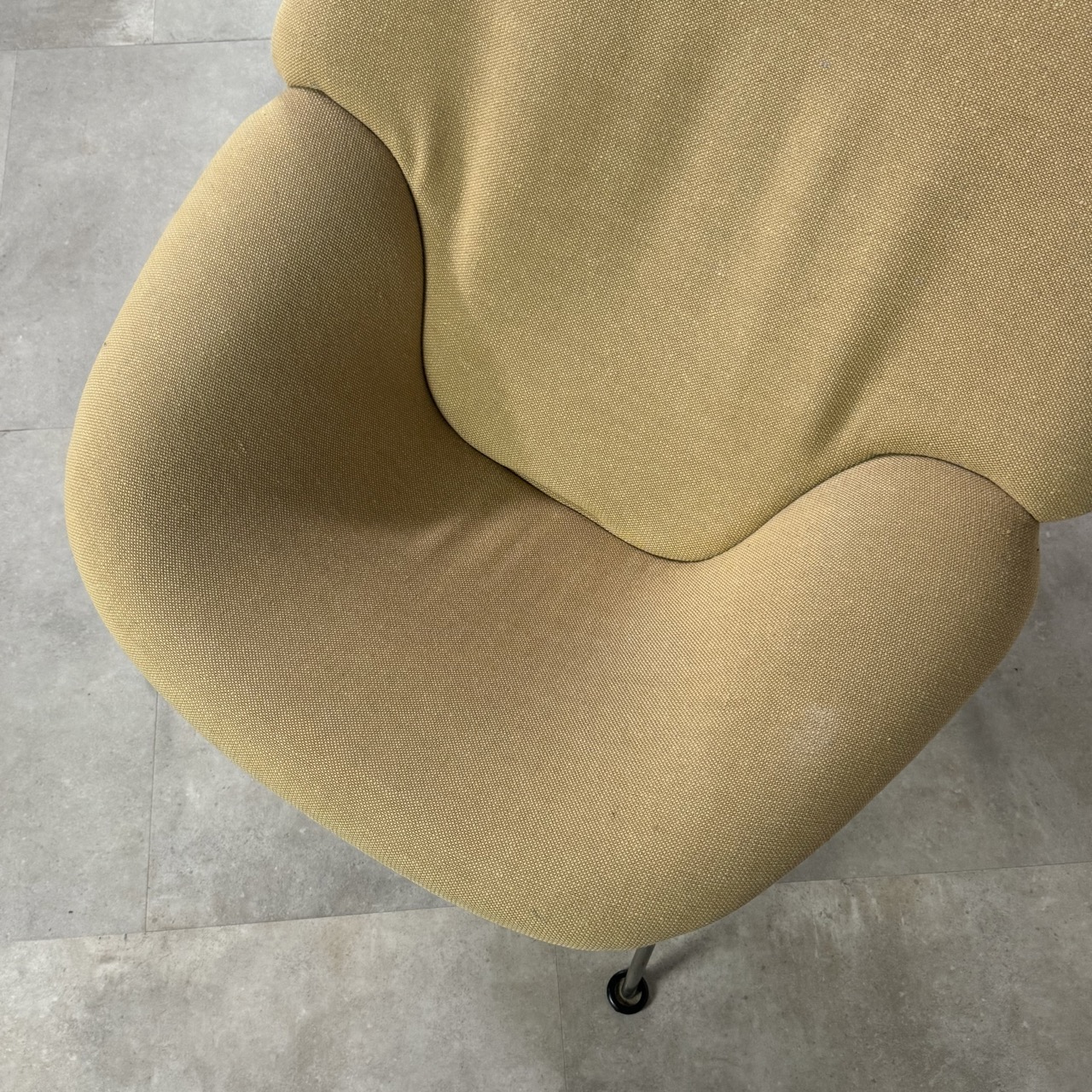 "F555" Easy Chair 