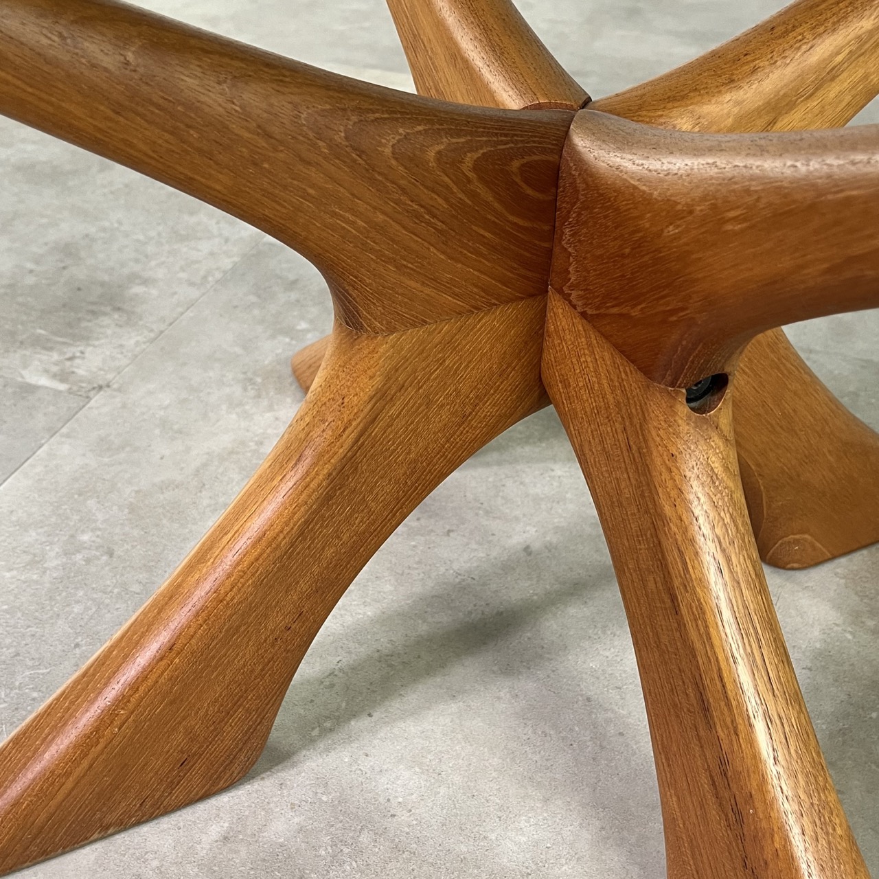 "T118" Coffee Table