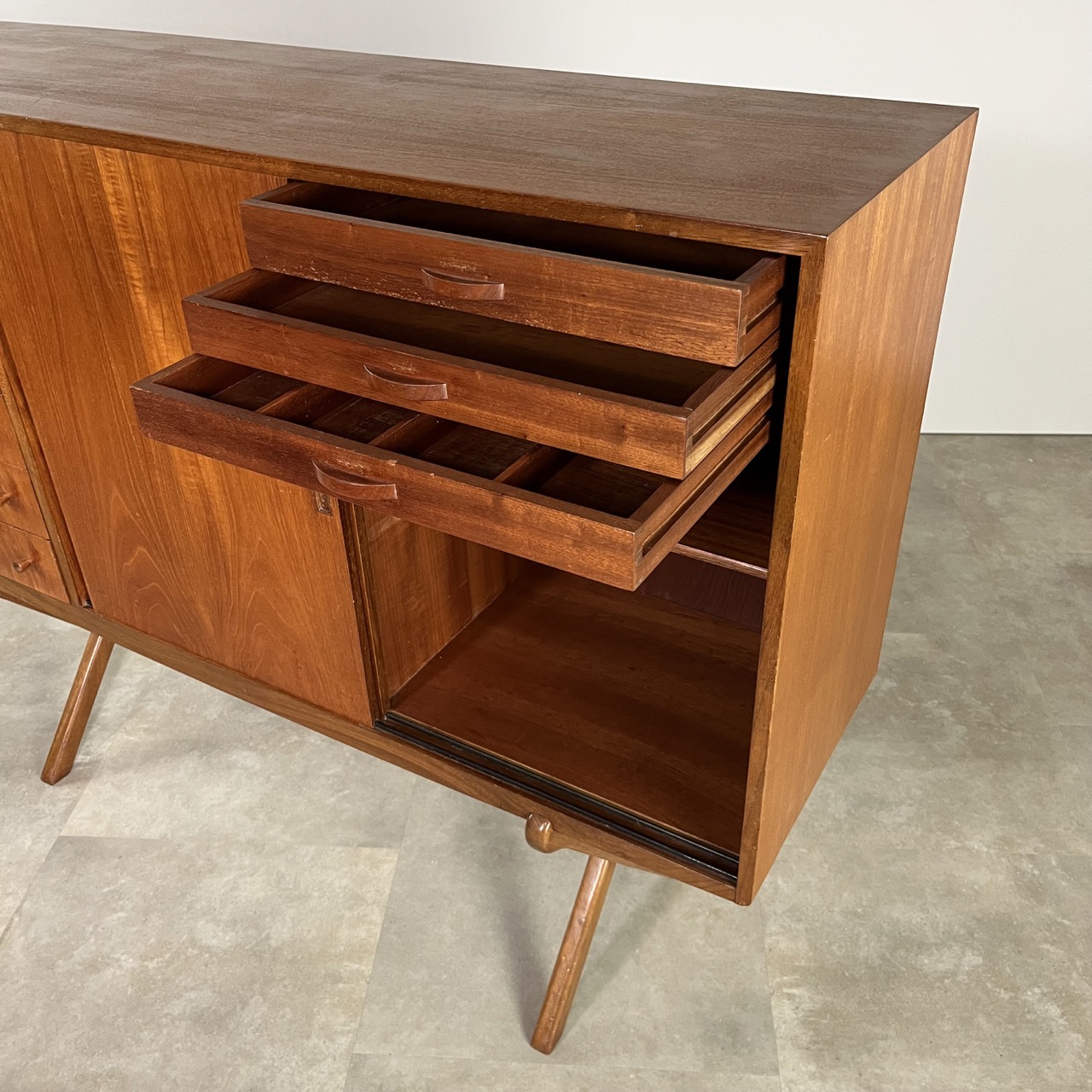 "CH-304" Cabinet "CH-304" Cabinet