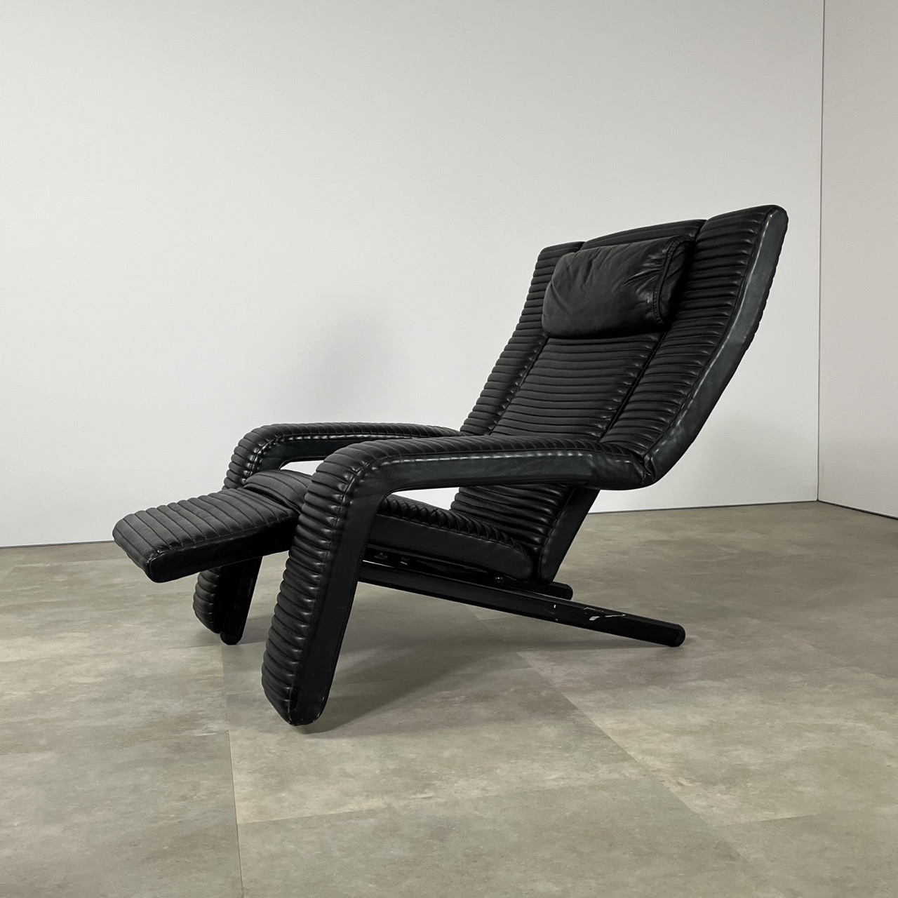 "Kilkis" Lounge Chair 