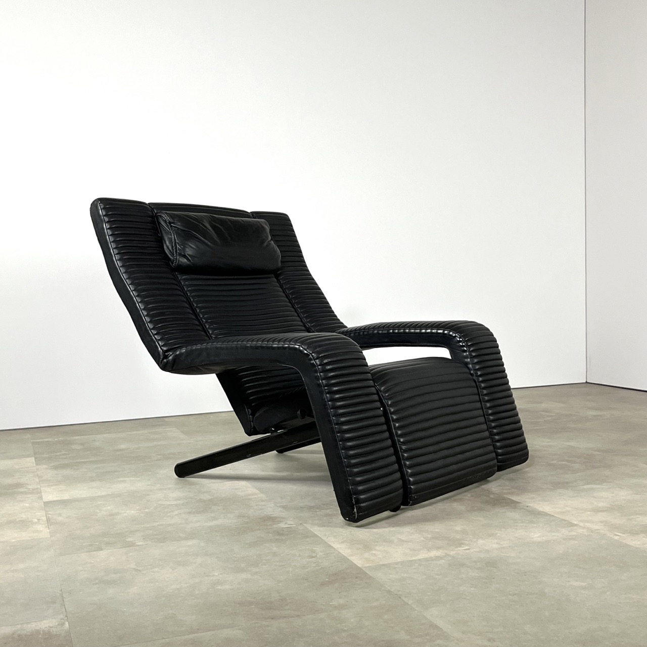 "Kilkis" Lounge Chair 