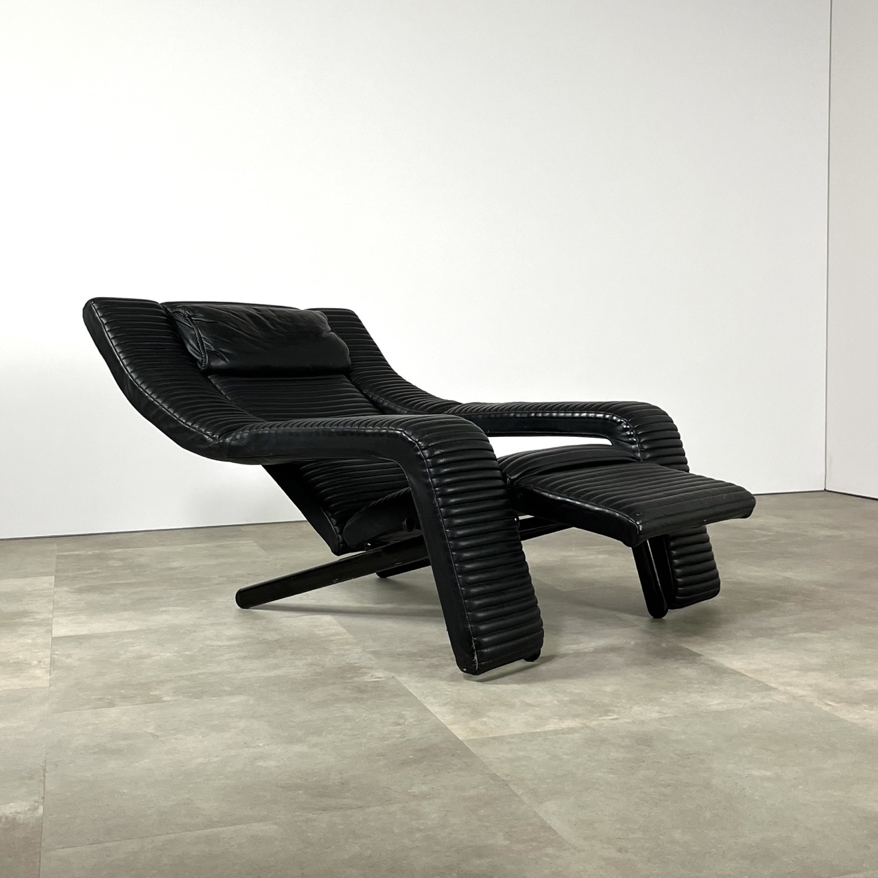"Kilkis" Lounge Chair 