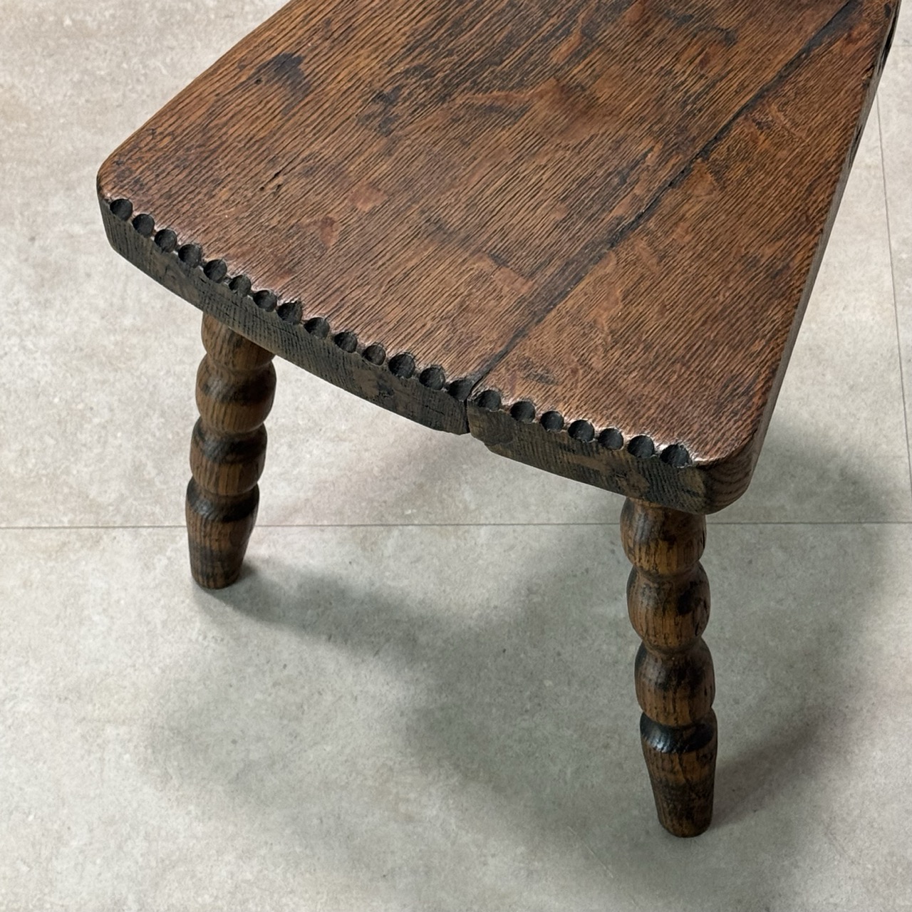 Brutalist Stool Spanish 