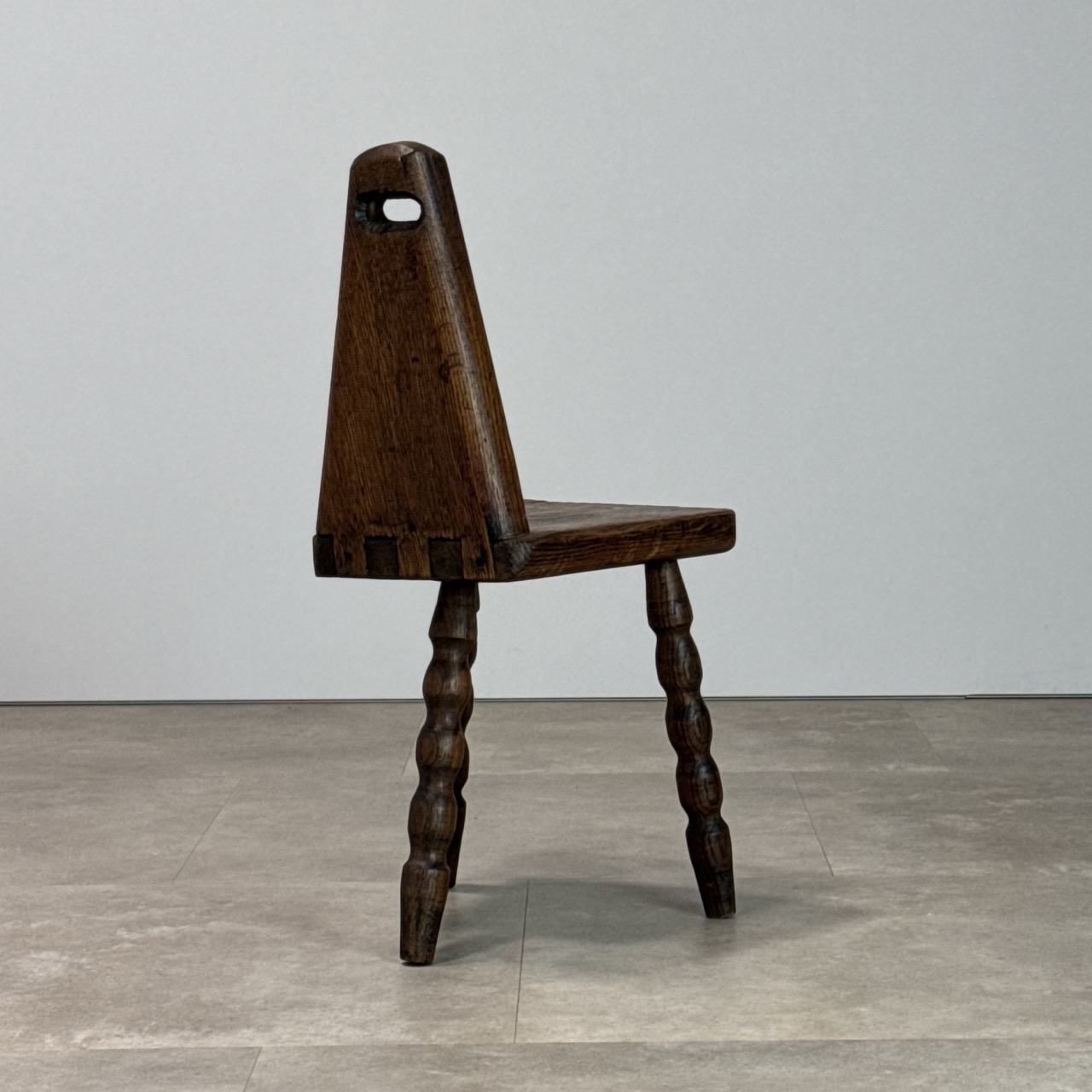 Brutalist Stool Spanish 