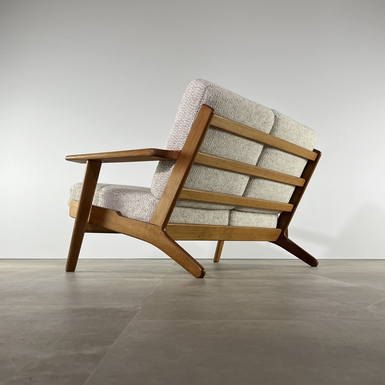 "GE290" Sofa