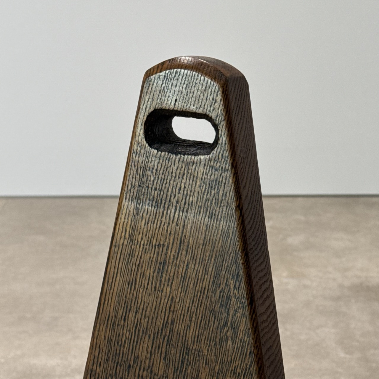 Brutalist Stool Spanish 